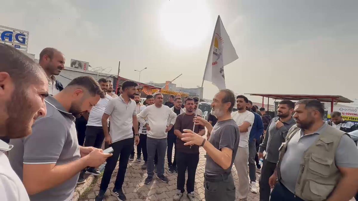 Diyarbakır Şehir Hastanesi şantiyesi önünde 16 gündür hakları için direnen inşaat işçilerinden Ergül Başkan'a selam var