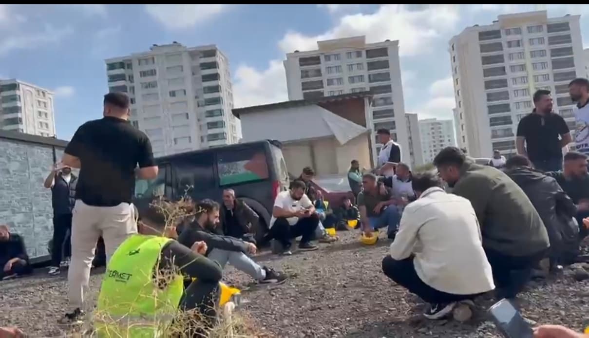 Yapı ve Yol İşçileri Sendikasının başlattığı eylem 5. gününde devam ediyor.